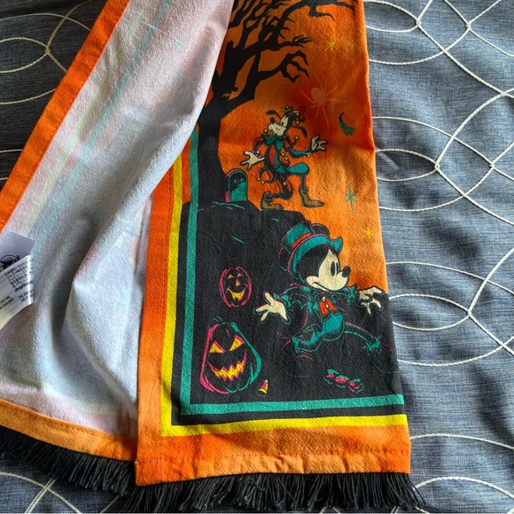 2023 Disney Parks Halloween Minnie Mouse Ghouls Night Out Kitchen Dish Towel NEW - Picture 6 of 6